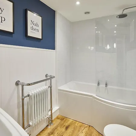 Host & - Sixpence Holiday home