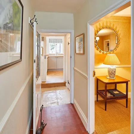 Host & - Sixpence * Pickering