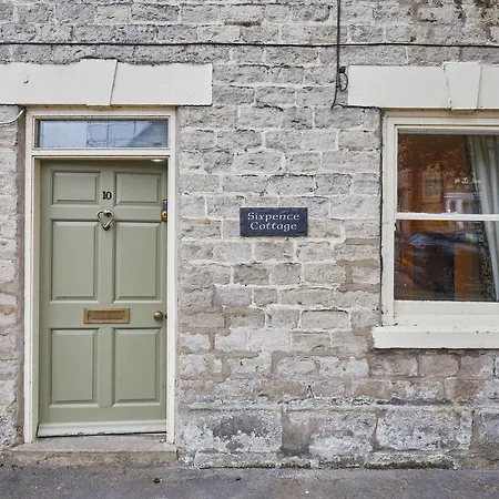 Host & - Sixpence * Pickering