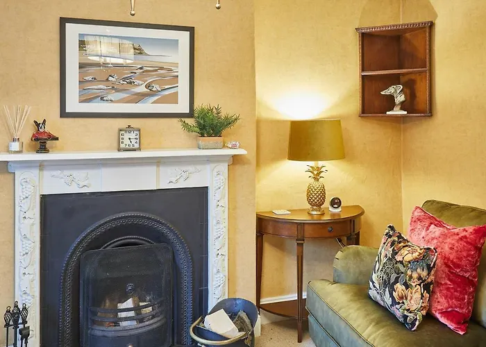 Host & - Sixpence Holiday home *