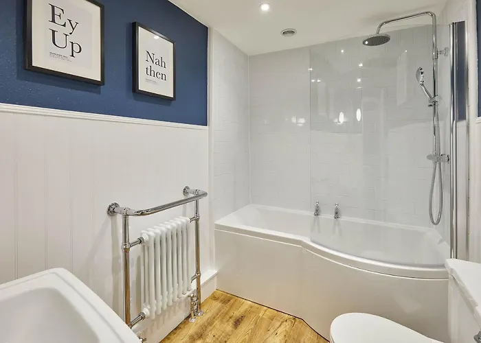 Host & - Sixpence Holiday home