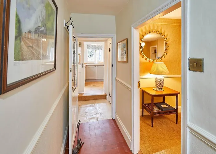 Host & - Sixpence * Pickering