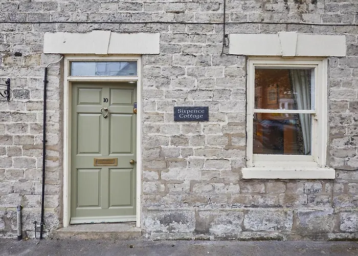 Host & - Sixpence * Pickering