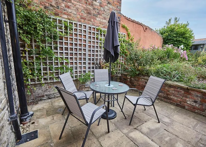 Host & - Sixpence Pickering